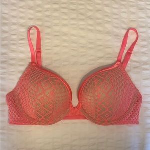 Victoria’s Secret Very Sexy Push Up Bra Pink 32C